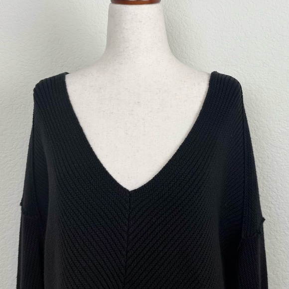 Free People La Brea Chunky Sweater Black Ribbed
Cuffed V-Neck Oversized - Picture 4 of 14